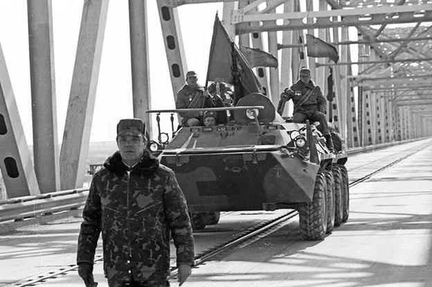 На Мосту Дружбы в 1989 году