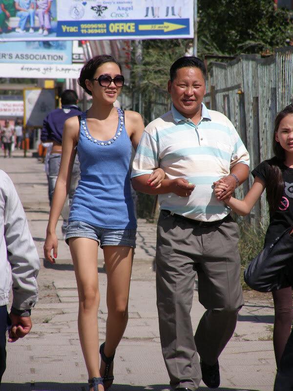 Монгольские девушки – одни из самых красивых в Азии. Они сохранили в своей провинциальной стране здоровье и естественность, которые и составляет основу женской привлекательности.-5
