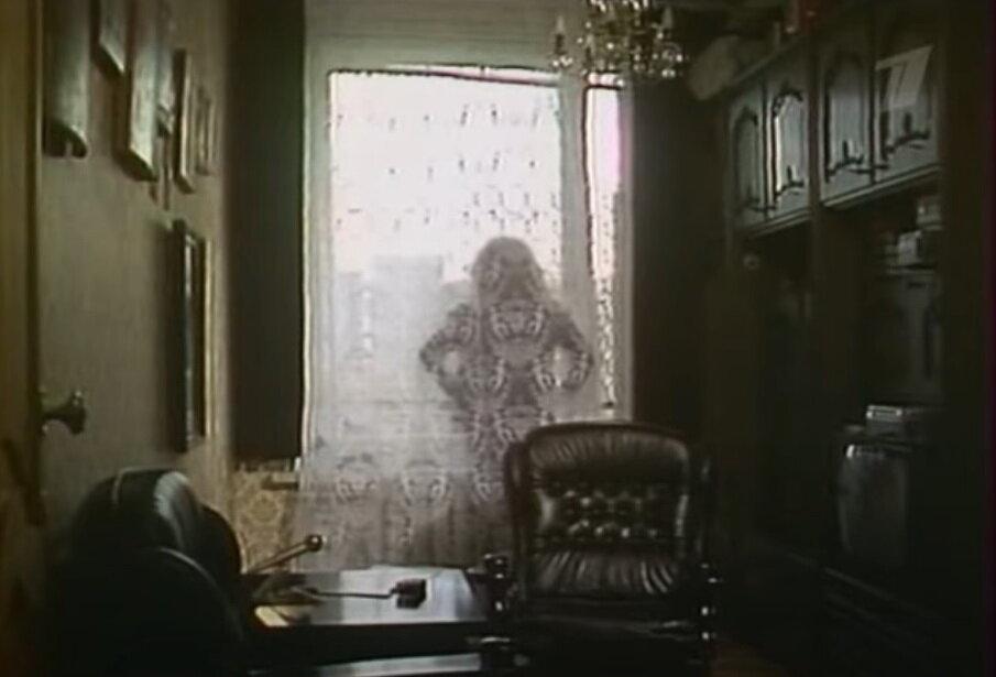 Кадр из клипа Аллы Пугачёвой "Кукушка", середина 1980-х годов.