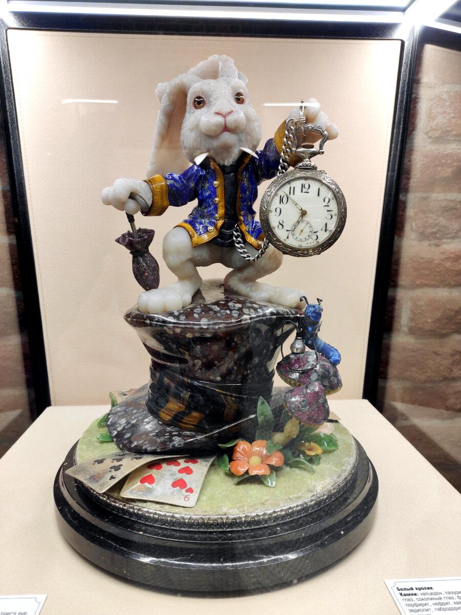 Белый кролик из "Алисы в Стране чудес". 2021 г.