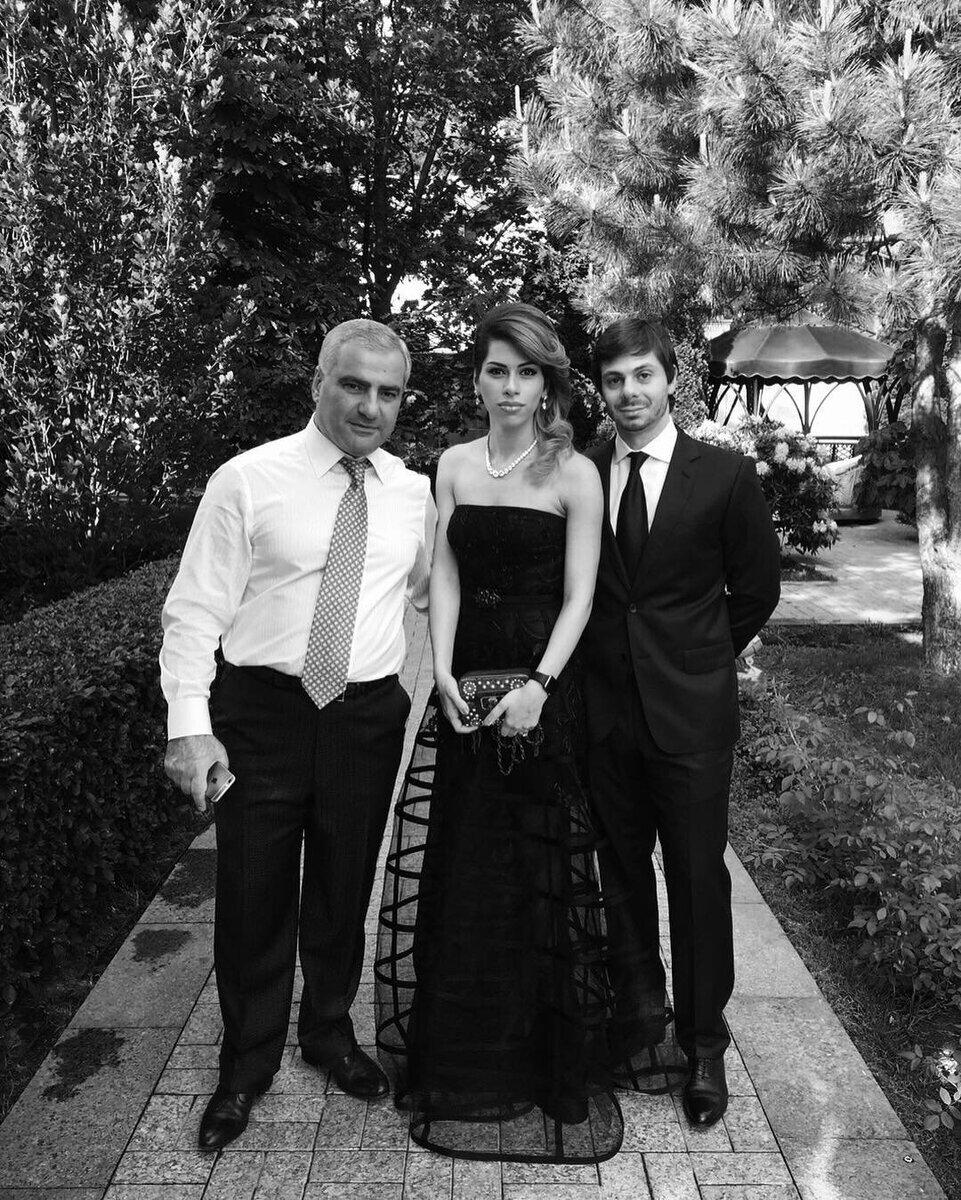 Тата с отцом и мужем
