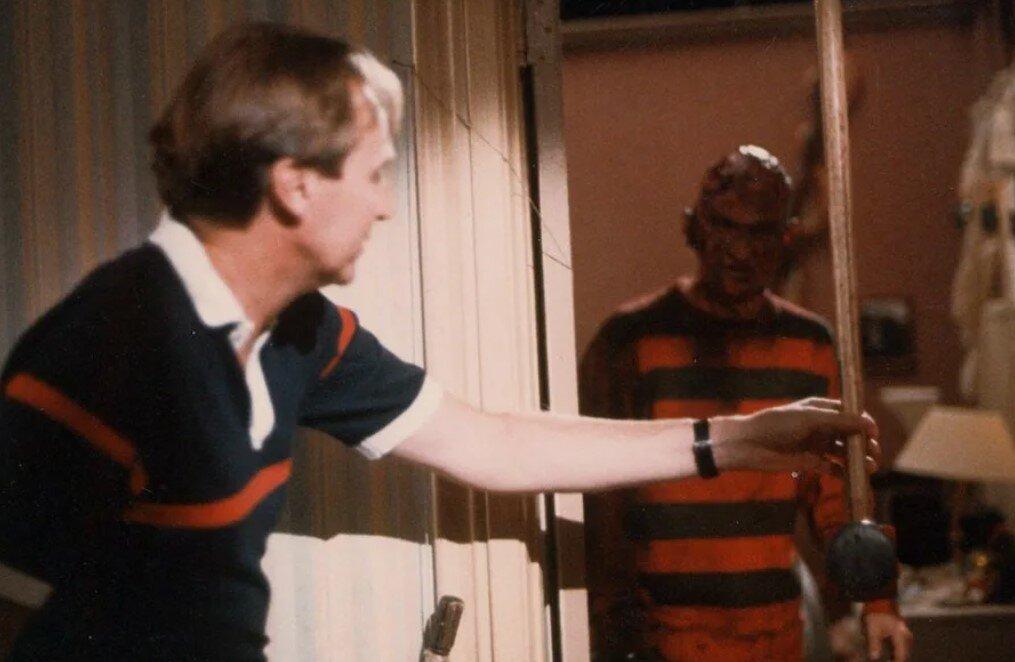 Первая часть фильма "Кошмар на улице Вязов", вышедшая в 1984 году и снятая Уэсом Крейвеном, стала настоящим хитом.-5