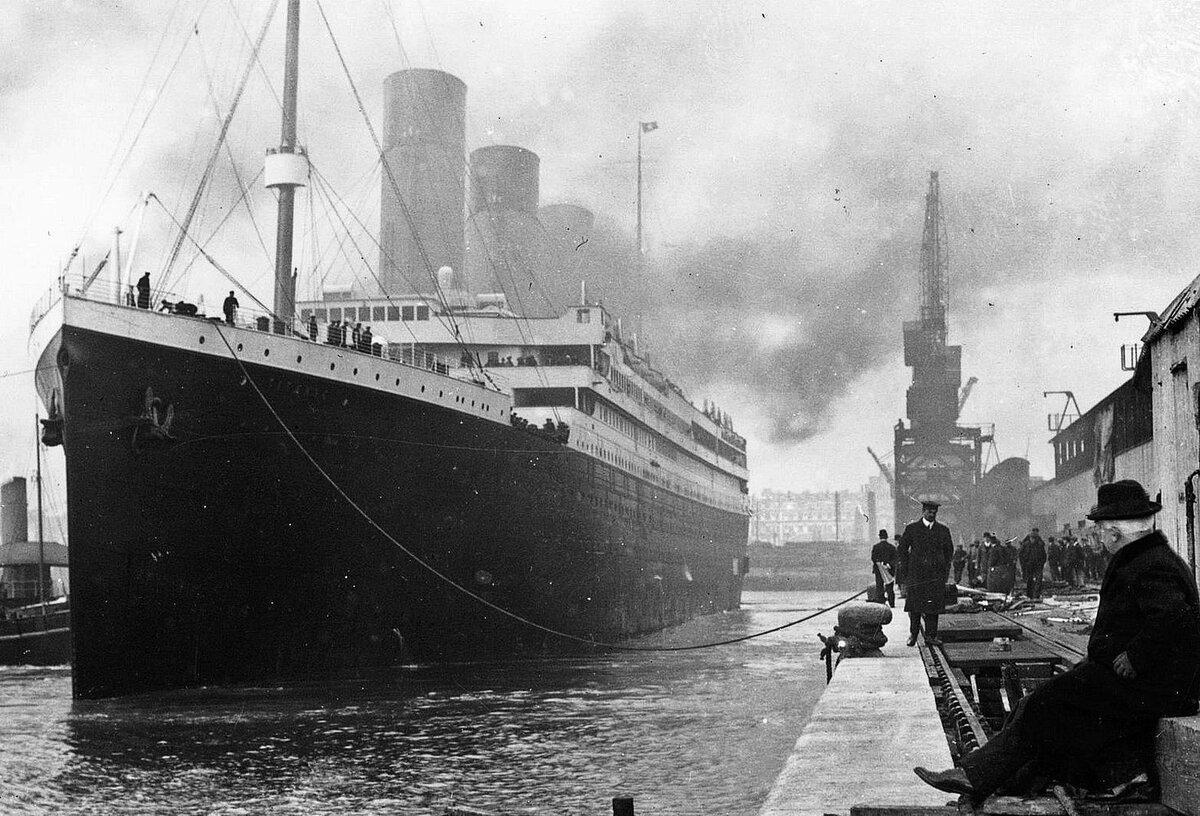  Титаник в своё время был крупнейшим кораблем в мире, но плавать смог не долго: его первое и единственное путешествие началось десятого апреля 1912 года и закончилось спустя четыре дня.