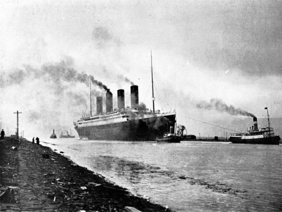  Титаник в своё время был крупнейшим кораблем в мире, но плавать смог не долго: его первое и единственное путешествие началось десятого апреля 1912 года и закончилось спустя четыре дня.-3