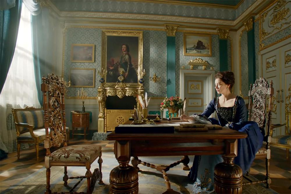 кадр из сериала про Екатерину II, в роли императрицы - М.Александрова