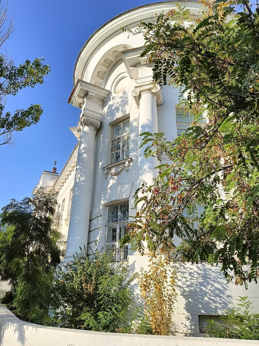 Усадьба М.К. Будаговой, бывшая родильным домом, сейчас - Центр здоровья семьи и репродукции. 