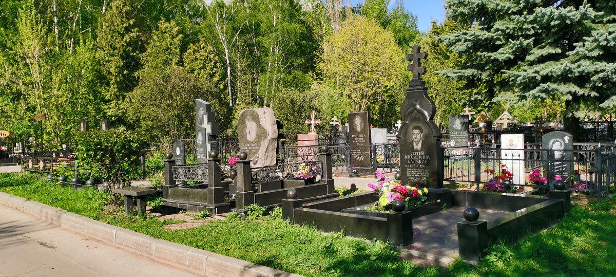 Могилы людей, тесно связанных с преступным миром, можно найти на любом известном кладбище Москвы.