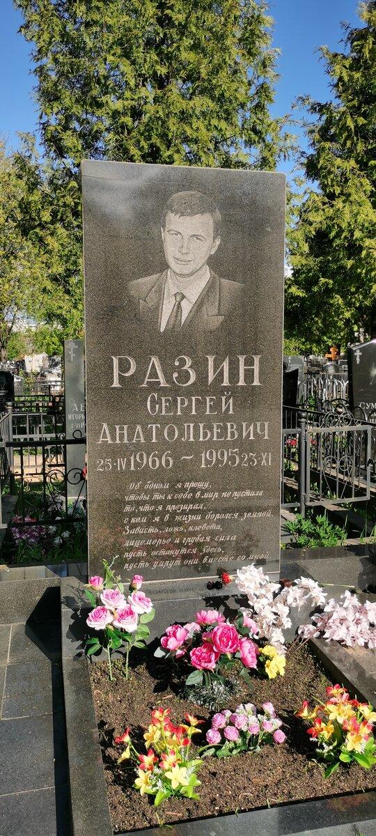 Могилы людей, тесно связанных с преступным миром, можно найти на любом известном кладбище Москвы.-4