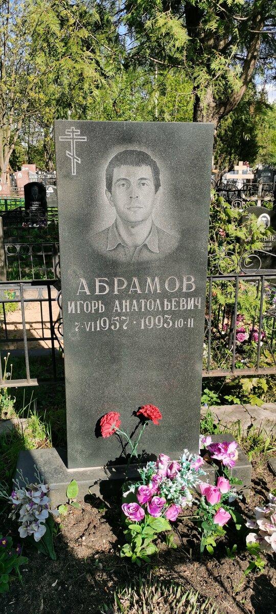 Могилы людей, тесно связанных с преступным миром, можно найти на любом известном кладбище Москвы.-5