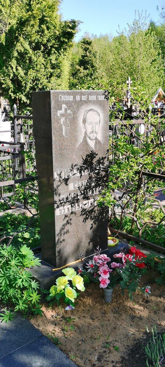 Могилы людей, тесно связанных с преступным миром, можно найти на любом известном кладбище Москвы.-6