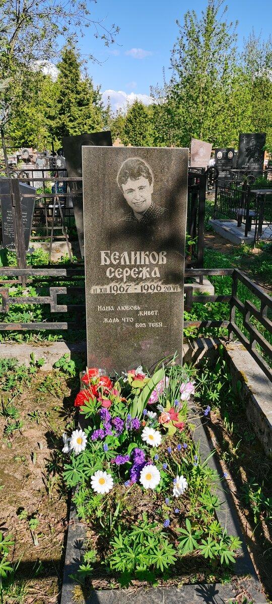 Могилы людей, тесно связанных с преступным миром, можно найти на любом известном кладбище Москвы.-9