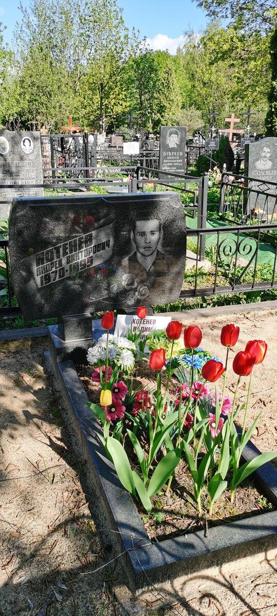 Могилы людей, тесно связанных с преступным миром, можно найти на любом известном кладбище Москвы.-13