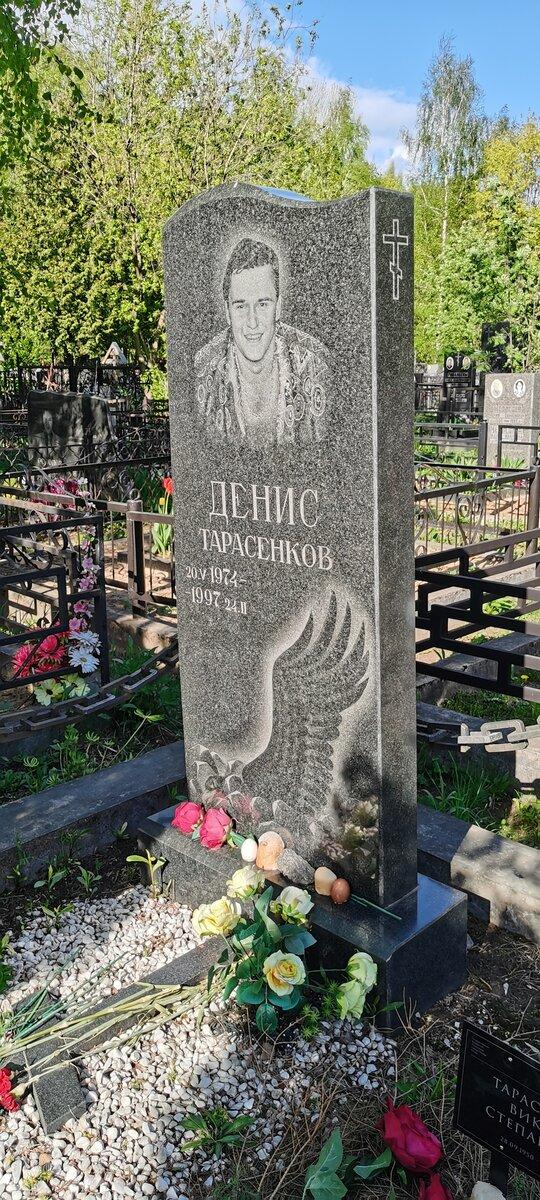 Могилы людей, тесно связанных с преступным миром, можно найти на любом известном кладбище Москвы.-17