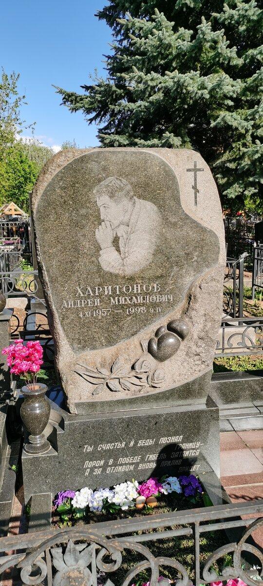 Могилы людей, тесно связанных с преступным миром, можно найти на любом известном кладбище Москвы.-19