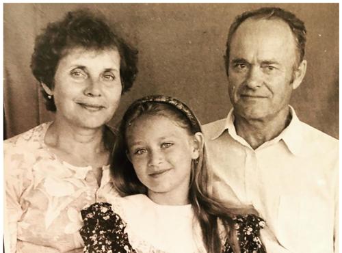 Мария с бабушкой и дедушкой