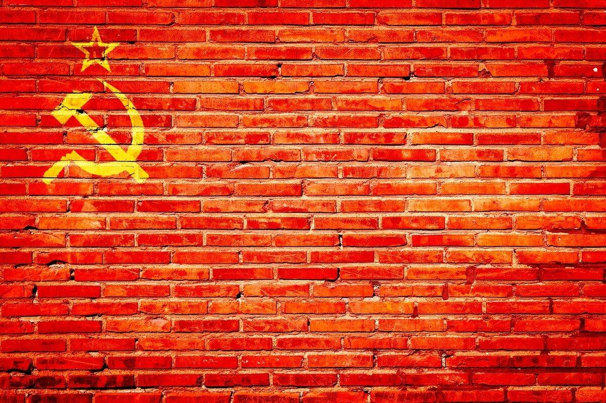 Символика СССР: союз рабочих и трудового крестьянства немного неактуален. Посткапитализм – эпоха менеджеров.