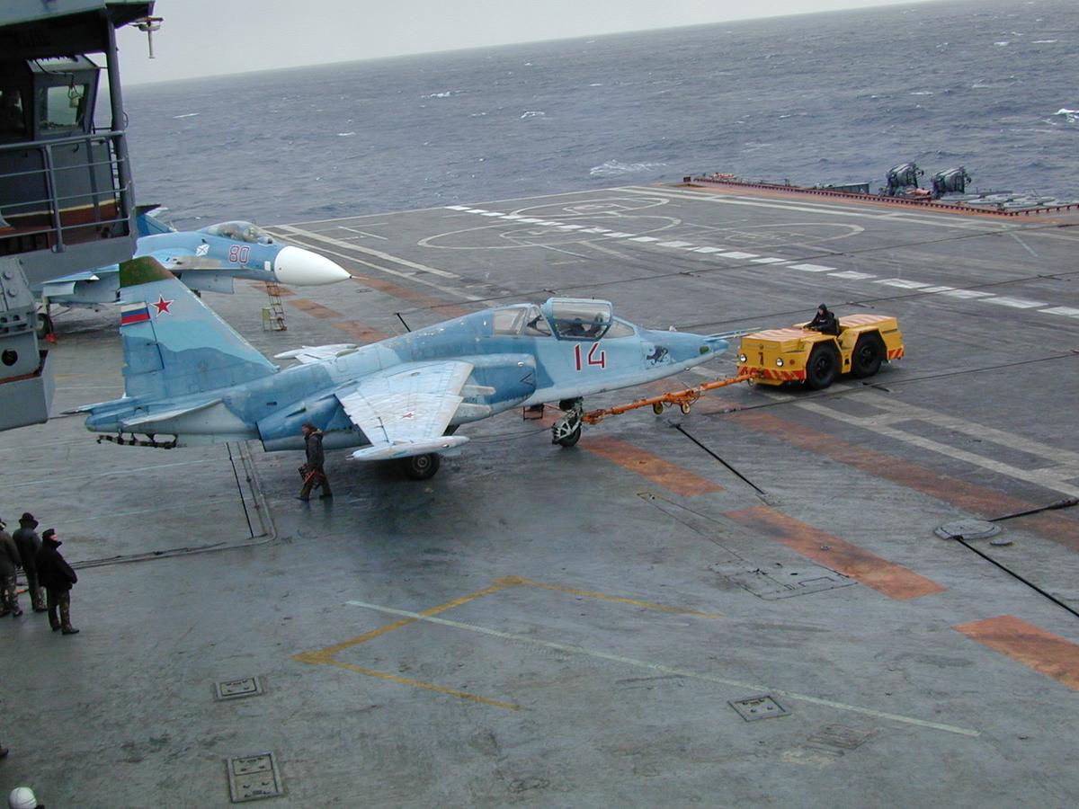 Су-25УТГ на палубе «Адмирала Кузнецова»