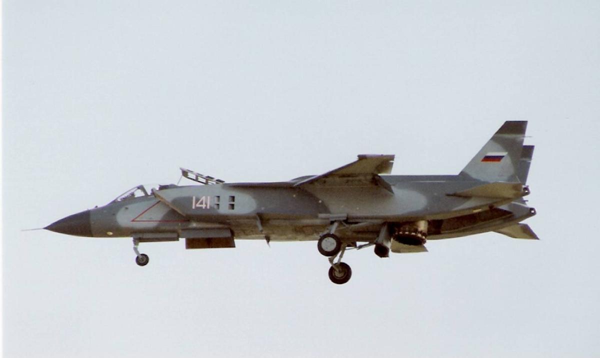 Як-141 демонстрирует вертикальный взлет 