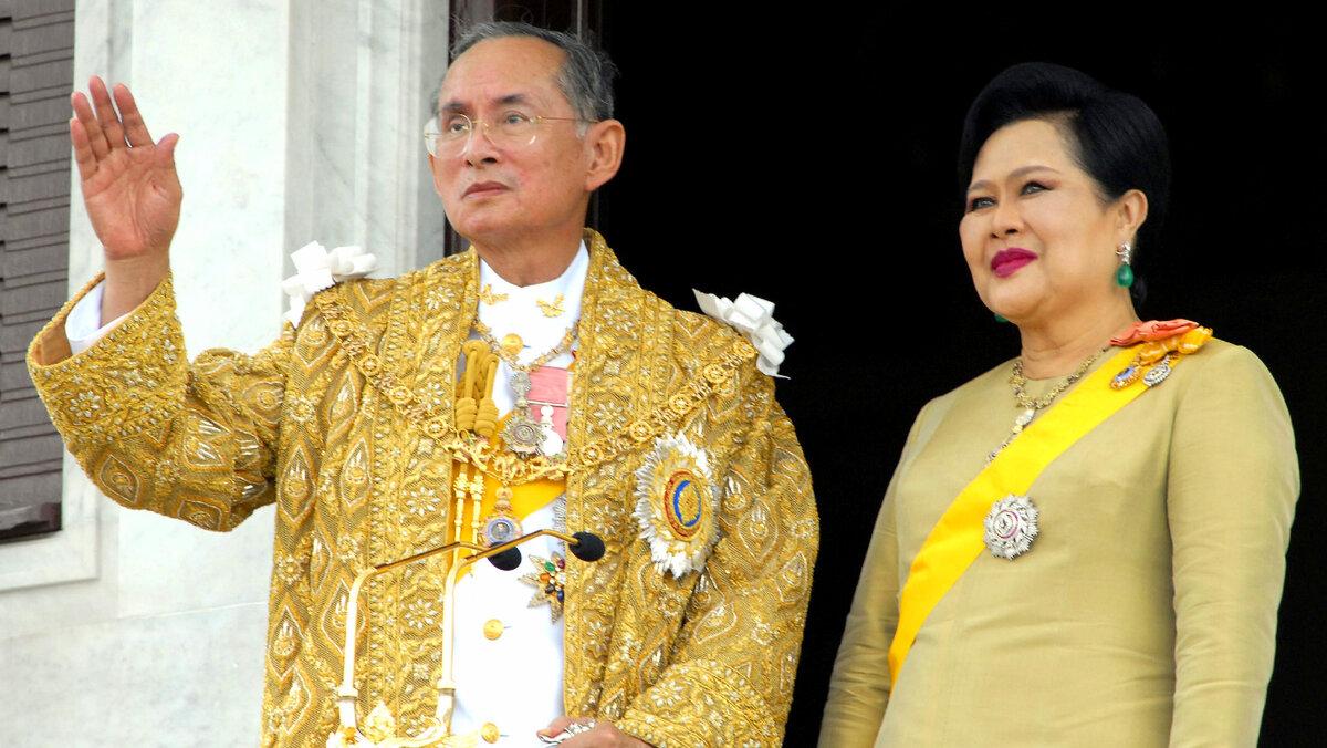 Король Таиланда Рама IX с супругой