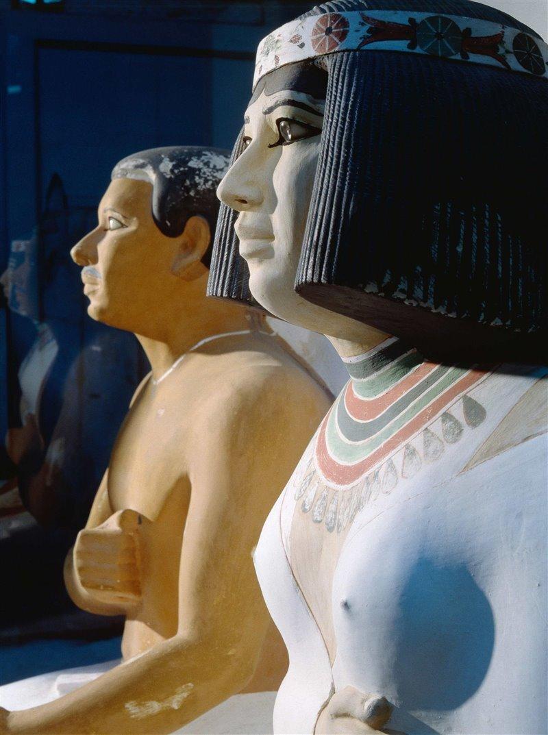 Профиль статуй Рахотепа и Нофрета. Египетский музей, Каир. Фото: Кордон Пресс 