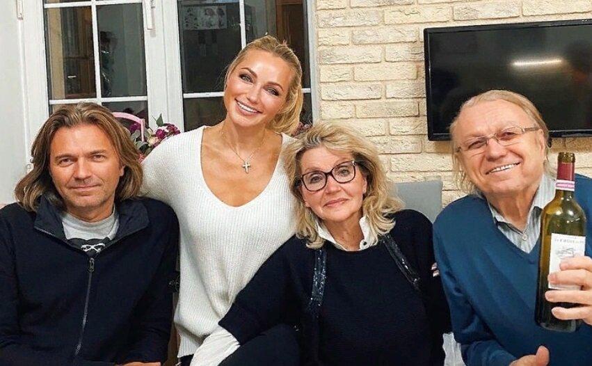 Инна Маликова с родителями и братом Дмитрием