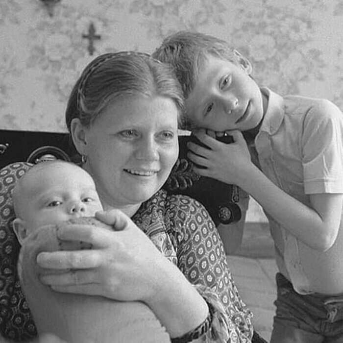 Ирина Муравьева с сыновьями.