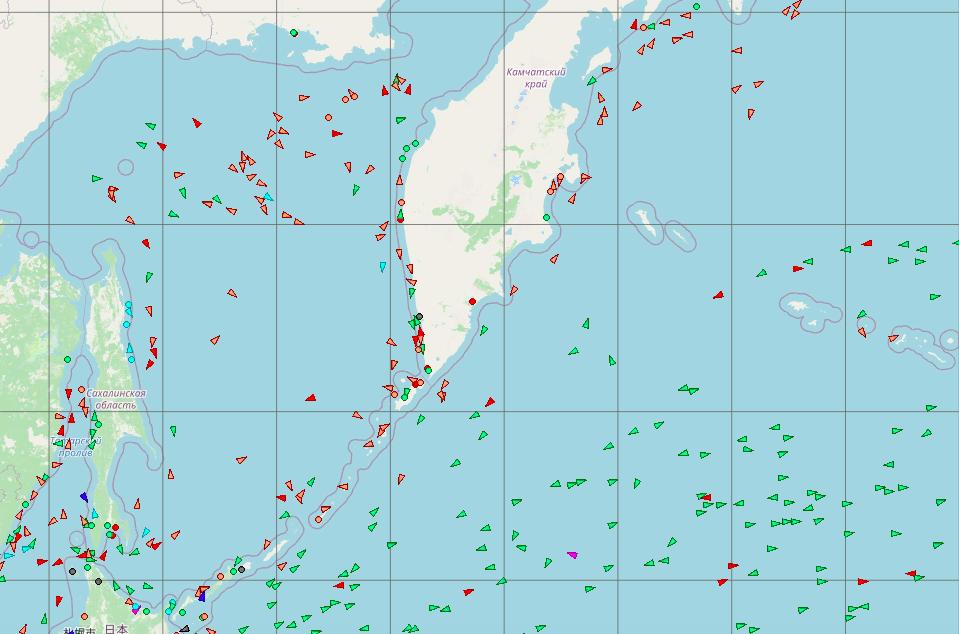 Ведь кратчайший путь должен лежать через середину Тихого океана? На самом деле – нет. Корабли описывают огромную дугу, которая дугой не является. Это – прямая линия. Да-да.