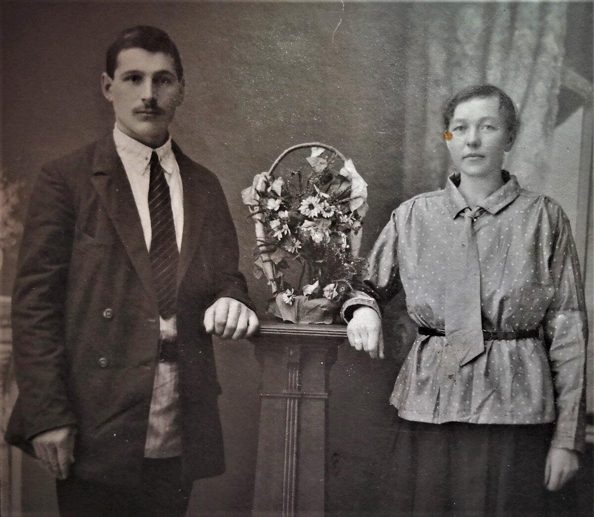 Дедушка и бабушка. Фото семейного архива