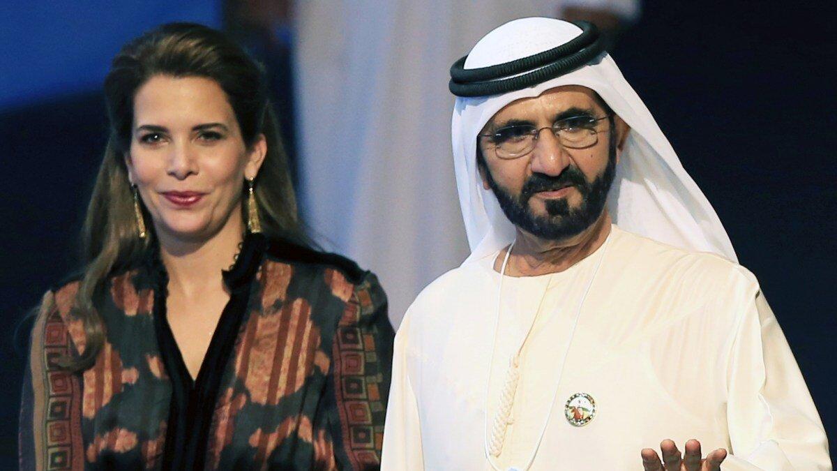 По сообщениям британской газеты Daily Mail, в 2019 году эмир (правитель) Дубая Мохаммед аль-Мактум присутствовал на совместной свадьбе трех своих сыновей в Дубае от первого брака.