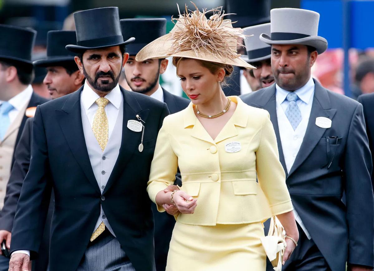 По сообщениям британской газеты Daily Mail, в 2019 году эмир (правитель) Дубая Мохаммед аль-Мактум присутствовал на совместной свадьбе трех своих сыновей в Дубае от первого брака.-5