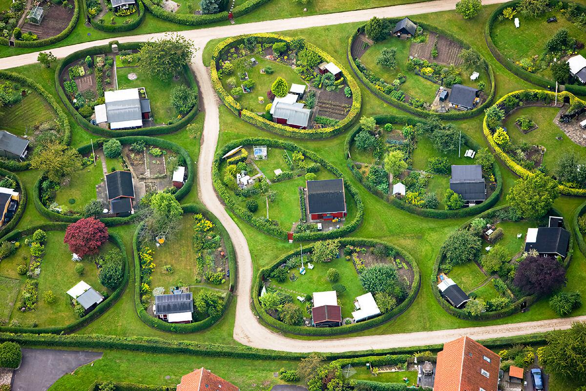Множество маленьких милых домиков – типичный дачный пейзаж в Германии
