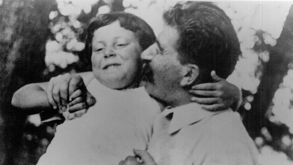 Сталин со своей дочкой Светланой
