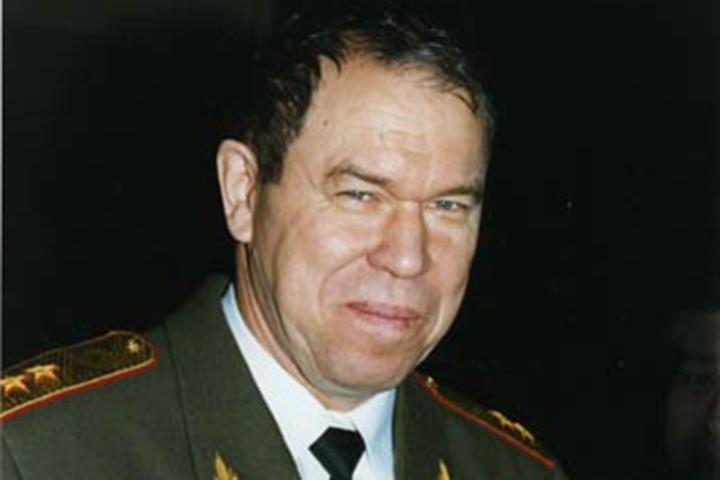 Генерала Льва Яковлевича Рохлина запомнили многие россияне.-3-3