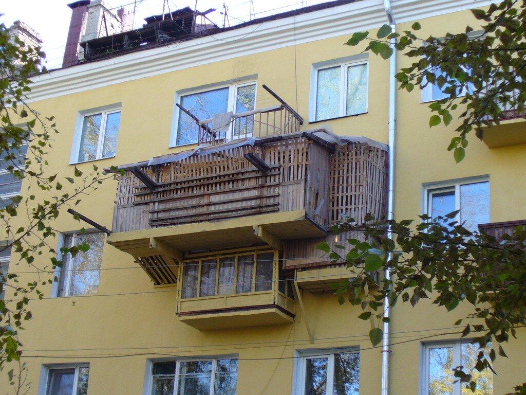 Я не знаю, из каких городов эти фото. Но уверен, что это не фотошоп, а реальные балконы. Может быть, вы их узнаете?-20
