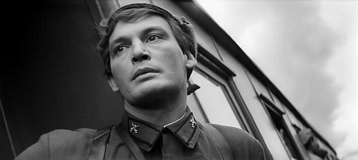 Фильм "Офицеры" был снят режиссером Владимиром Роговым и вышел на экраны в 1971 году.-2