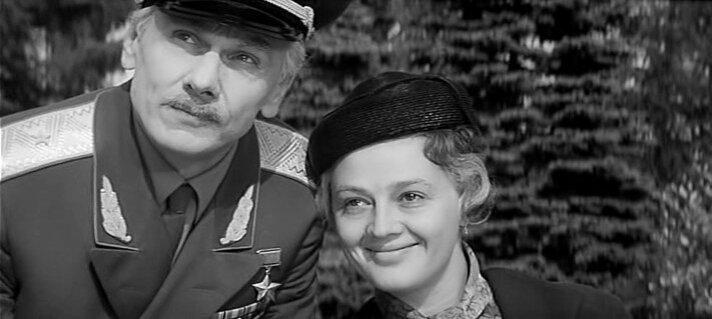 Фильм "Офицеры" был снят режиссером Владимиром Роговым и вышел на экраны в 1971 году.-5