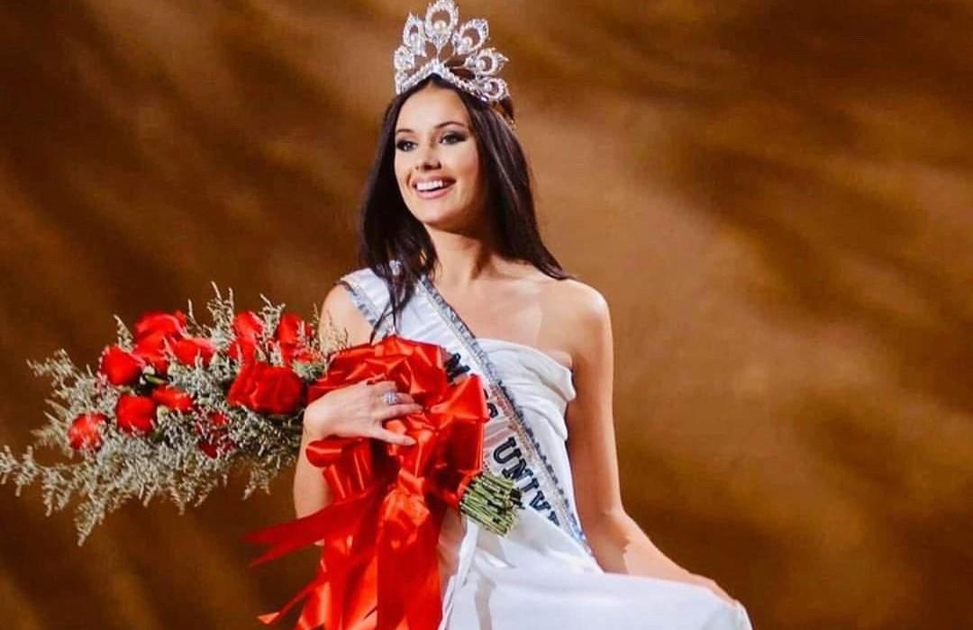 Оксана Фёдорова стала популярна среди многих российских телезрителей в 2001 году, девушка из Пскова стала победительницей на конкурсе красоты «Мисс Россия» (2001) и обладательницей короны, о которой-4-3