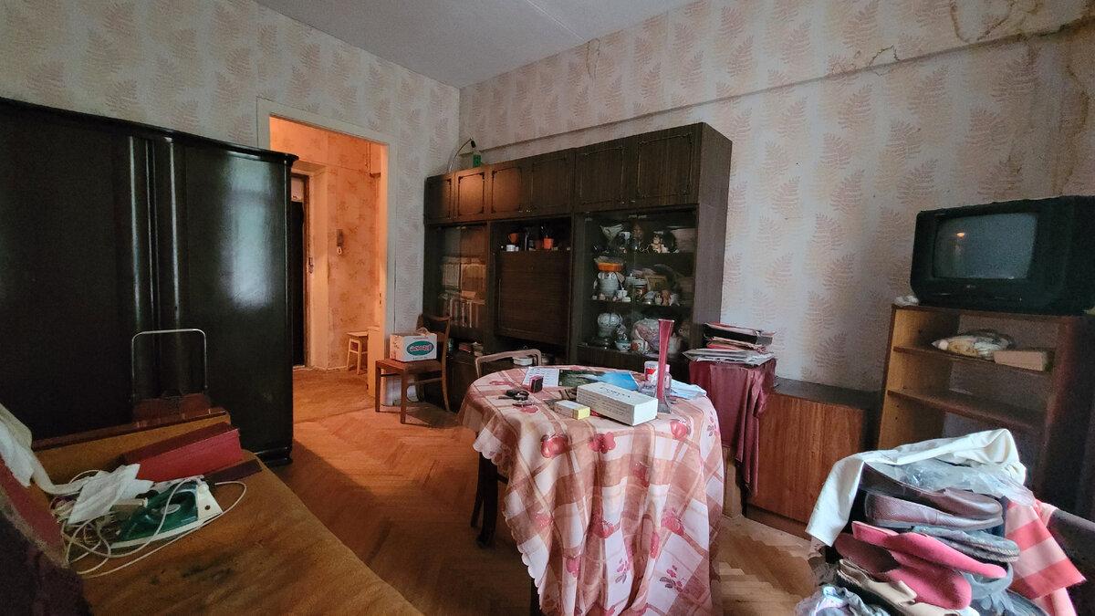 Сегодня я покажу квартиру, где никто не жил более 35 лет. Внутри все комнаты и утварь остались будто при СССР.-4