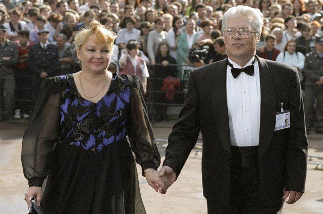 Наталья Гвоздикова и Евгений Жариков на XX Московском международном кинофестивале в 1997 году. Актёр уже 3 года вёл двойную жизнь