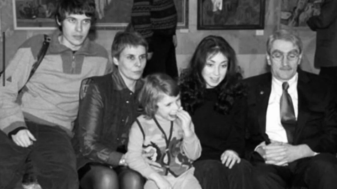 Анна Большова с отцом Леонидом Большовым рядом с Анной Канаевой и её сыном Давидом (бывшим мужем Большовой)