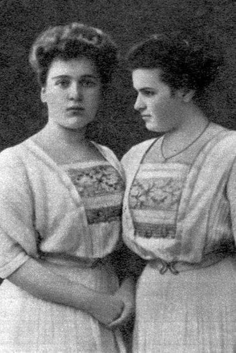 Сестры Вера и Мария Мухины