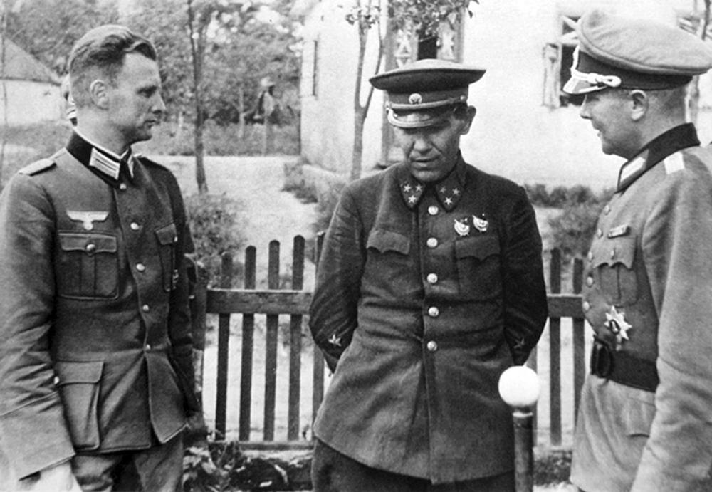 Генерал-лейтенант Музыченко Иван Николаевич, район Умани, август 1941 г. 