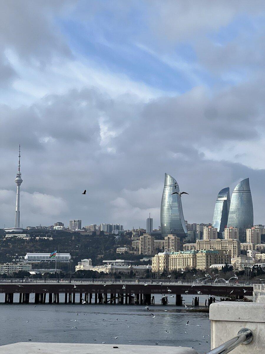 Баку - очень красивый, современный и ухоженный город