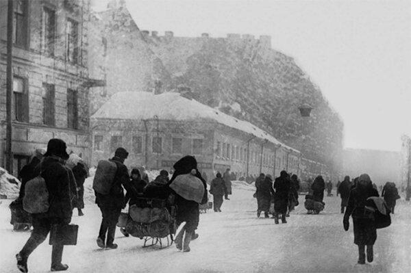 В эвакуацию Дата съемки: 25 декабря 1941