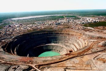 Зачем был закрыт карьер по добычи алмазов в Якутии
