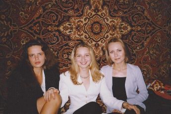 6 неловких фото россиян из 90-х, которые казались крутыми, а сейчас выглядят нелепо