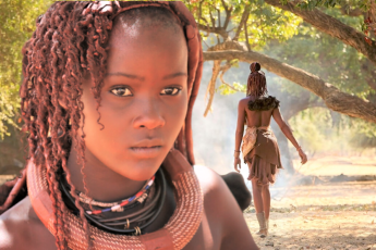 Химба: народ, где женщины никогда не моются, но при этом несколько часов в день ухаживают за собой и считаются самыми красивыми в Африке