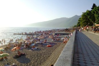 Стоит ли ехать в Абхазию. Отзывы туристов о жилье, еде, пляжах и экскурсиях с фото