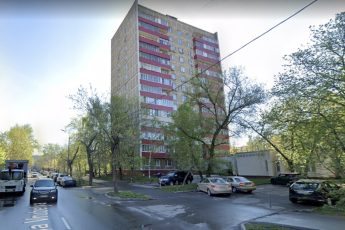 Одинокая женщина показала свою крошку-квартиру в Москве