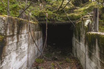 "Загадка Дыры". Куда ведёт таинственный тоннель прорытый в горах Байкала?